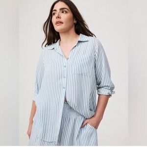 NWT Torrid Lizzie Crinkle Gauze Blue and White Striped Button Up Shirt
